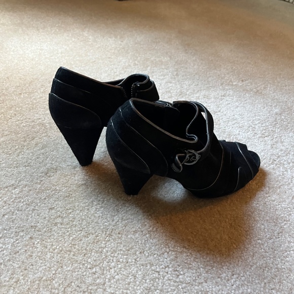 Black suede open toe shoe - Picture 2 of 5